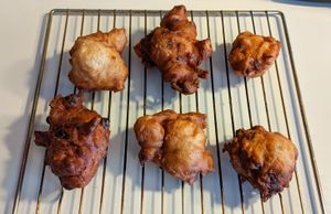 갓 튀긴 건포도와 사과 올리볼 (캐나다 온타리오주 펜윅)