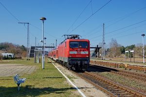 카르고 역에서 로스토크에서 루터슈타트 비텐베르크까지 운행하는 RE 5 노선의 열차