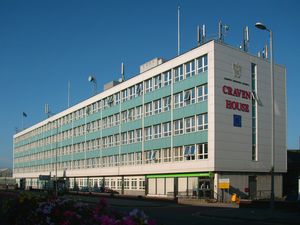 크레이븐 하우스는 런던 증권 거래소에 상장된 배로 유일의 기업인 제임스 피셔 앤 선스의 본사이다.