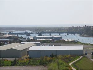 월니 다리(공식 명칭: 주빌리 다리)는 배로 아일랜드를 월니 아일랜드와 연결한다.