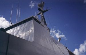 선체의 경사 변화가 거의 없이 선체와 융합된 라파예트급의 상부 구조물