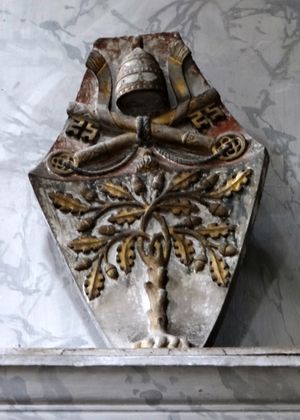 본당에 있는 교황 식스토 4세의 문장