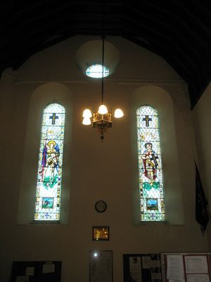 크라이스트 처치, 포츠다운 서쪽 벽의 D-Day 창문. 1944년 6월 4일 일요일, 뎀프시는 노르망디 상륙 작전을 위해 소집된 병사들을 위해 이곳에서 "전투 전야" 예배를 조직했다. 1948년에 그는 이 두 개의 창문을 헌정하기 위해 돌아왔고, 그 후 사망할 때까지 매년 이 날짜에 가장 가까운 일요일에 돌아왔다.