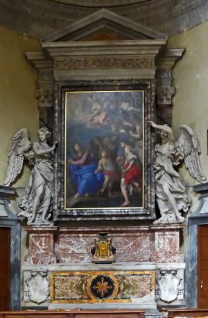 오른쪽 익랑에 있는 성가족 제단