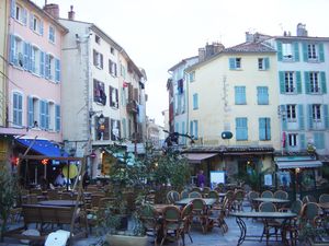 마시용 광장, 이에르