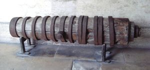 빈롱성 점령(1862년 3월 23일) 당시 프랑스군에 노획된 베트남 목제 대포. 프랑스 군사 박물관, 파리 소장.