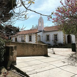 세인트 앤드류 교회는 영국 국교회의 키프로스 및 걸프 교구의 일부이다.