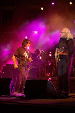 모데나에서 라이브 공연을 펼친 프레미아타 포르네리아 마르코니