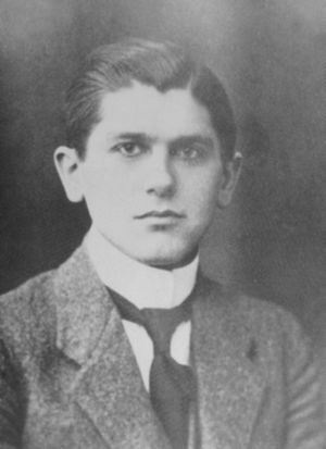 폴로니아 비톰의 공동 창립자이자 초대 회장인 에드문트 그라비아노프스키