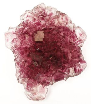 오치와롱고 인근 오코루수 광산에서 채취한 핑크색 형석 표본.