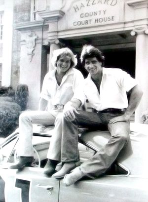 코이와 밴스 듀크 역을 맡은 바이런 체리와 크리스토퍼 메이어 (1982년)