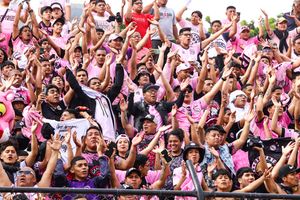 에스타디오 미겔 그라우(Estadio Miguel Grau)의 스포르트 보이스(Sport Boys) 팬들