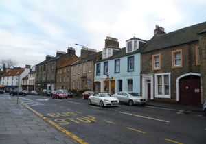 하이 스트리트의 남쪽은 1960년대에 북쪽에 가해진 철거를 면했다.