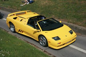 1999년식 디아블로 VT 로드스터 (전면부와 후면 브레이크 덕트 확인)