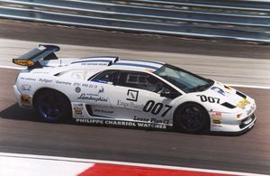 람보르기니 "슈퍼트로피" 행사에서 경쟁하는 람보르기니 디아블로 SV-R