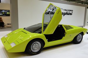 2022 Retromobile Autoshow에서 람보르기니 쿤타치 LP500 프로토타입을 재현한 모습