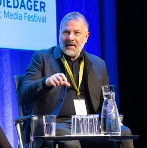 제드 머큐리오는 라인 오브 듀티를 제작했다.