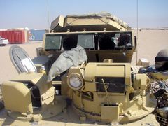 스트라이커 차체 상부. 오른쪽 앞은 차장용 큐폴라, 왼쪽은 미사일 조준/유도 장치, 뒤쪽은 미사일 발사 장치