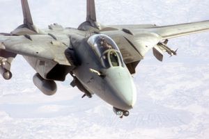MP944 칩 세트는 F-14 톰캣 해군 요격기의 가변 날개를 제어하는 데 사용된 CADC의 핵심이었다.