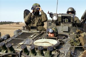 승무원 해치 배치 및 관측 장비 근접 촬영