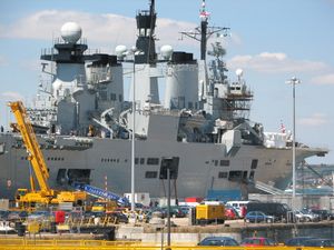 2005년 포츠머스에서 유지보수를 받는 일러스트리어스