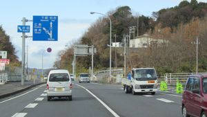 시모마쓰 바이패스 (국도 2호선과의 분기점, 야마구치현 시모마쓰시 사쿠라마치)