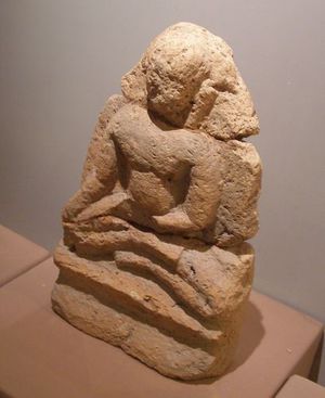 케다에서 발견된 결가부좌 자세의 석조 조각상