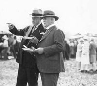 1928년 캘거리 스탬피드에서 사업가 패트릭 번스와 R. B. 베넷