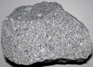 캘리포니아주 샌버나디노 카운티의 마운트 제너럴에서 채취한 데사이트 표본