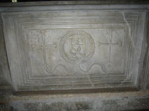 산 클레멘테 대성당 대리석 석판에 새겨진 요한 2세의 모노그램