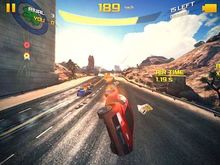 이 게임 플레이 화면에서 아우디 R8 e-트론과 같이 스턴트 점프를 핵심 게임 플레이 메커니즘으로 사용하는 것 외에도, 아스팔트 8은 하늘과 도로 표면의 반사광에서 볼 수 있듯이 시뮬레이션된 HDR 렌더링과 픽셀 셰이더를 광범위하게 사용한다.