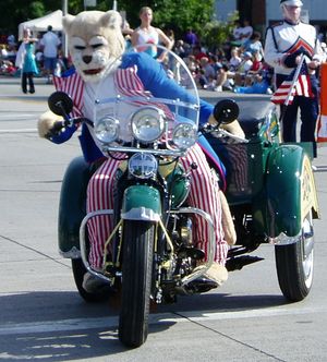 코스모 더 쿠거(Cosmo the Cougar) 프로보 미국 자유 축제(America's Freedom Festival at Provo)