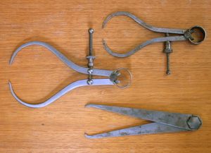 세 개의 외부 캘리퍼스