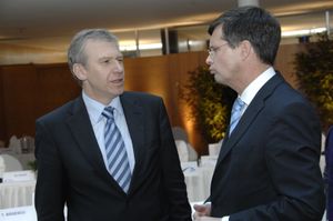 레테름은 2009년 12월 10일 본에서 열린 EPP 의회에서 네덜란드 총리 얀 페테르 발케넨데와 만났다.