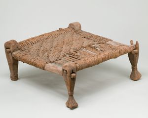 관통 장부 이음이 있는 이집트 의자