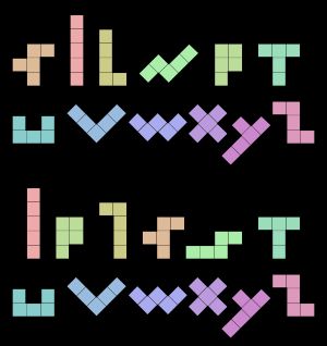 12개의 가능한 펜토미노 모양에 대한 명명 체계 비교. 첫 번째는 골롬의 방식(이 문서에서 사용), 두 번째는 콘웨이의 방식이다.