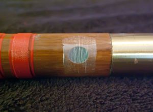 디즈의 디 모와 디즈의 금속 연결부 확대 사진