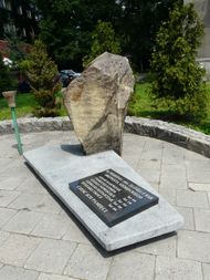 1944년 9월 22일 티히에서 독일군에 의해 자행된 마지막 공개 처형에서 희생된 폴란드인 기념비