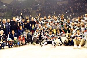 2018년 폴란드 선수권 대회에서 우승을 자축하는 GKS 티히