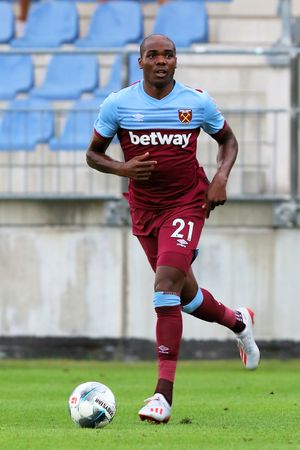 2019년 웨스트햄 유나이티드에서 뛰고 있는 오그본나