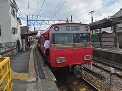 원맨 편성이 대주로 입선한 6800계(가타하라역)