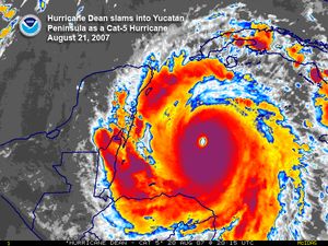 5등급 허리케인으로 멕시코에 상륙하는 딘