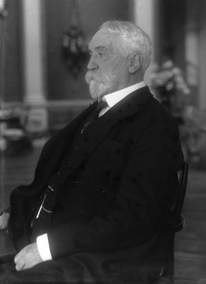 보수당 소속 엑서터의 국회의원인 에드거 빈센트, 제1대 데이버넌 자작은 엑서터 시티 FC의 두 번째 회장이었다.