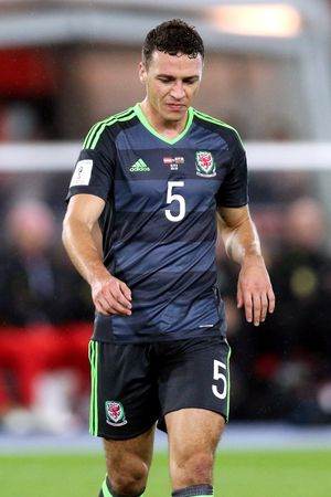 제임스 체스터가 2016년 웨일스에서 경기하는 모습