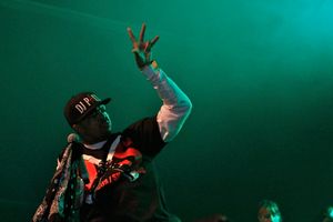 2007년 공연하는 DJ 폴