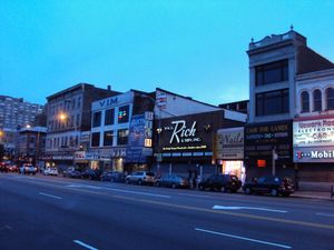 DJ 타메일이 자신의 구운 CD를 판매했던 뉴어크 다운타운의 브로드 스트리트