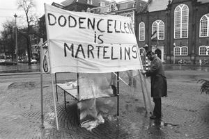 (사진: 1974년 네덜란드 RAF 지지자)}}