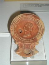 Municipium Urbs Victrix Osca(현대 우에스카)에서 발견된 서기 1세기의 로마 램프