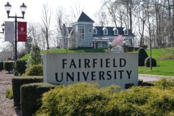 페어필드 대학교(Fairfield University) 정문