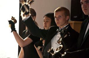 포-인-핸드 기법으로 연주